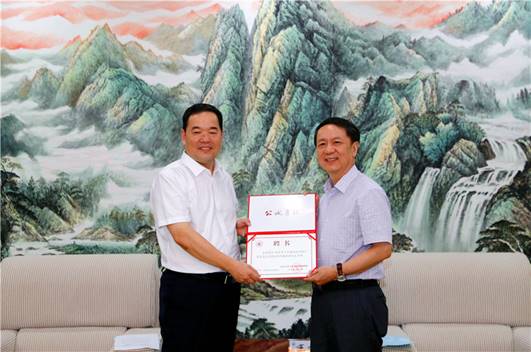 说明: //news.seshipin.net/__local/6/FD/7D/962EB16AAB5BCA002FCFE460B9A_16FDAD9E_28568.jpg