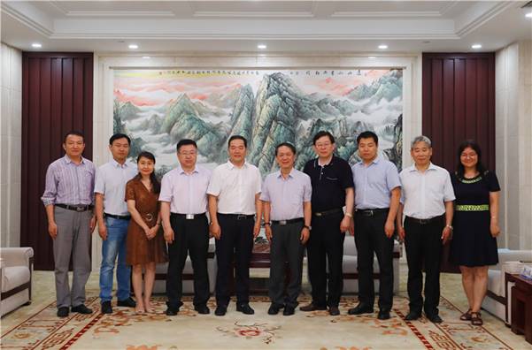 说明: //news.seshipin.net/__local/8/E7/94/E1EAA0DE775B55BE6D460EF2F45_FE6D076B_23F44.jpg